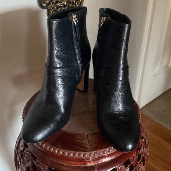 KATE SPADE Thatcher Twistlock Mini Pebble Leather Ankle black Boots SIZE 10 B ๐ค๐ค - Picture 3 of 12